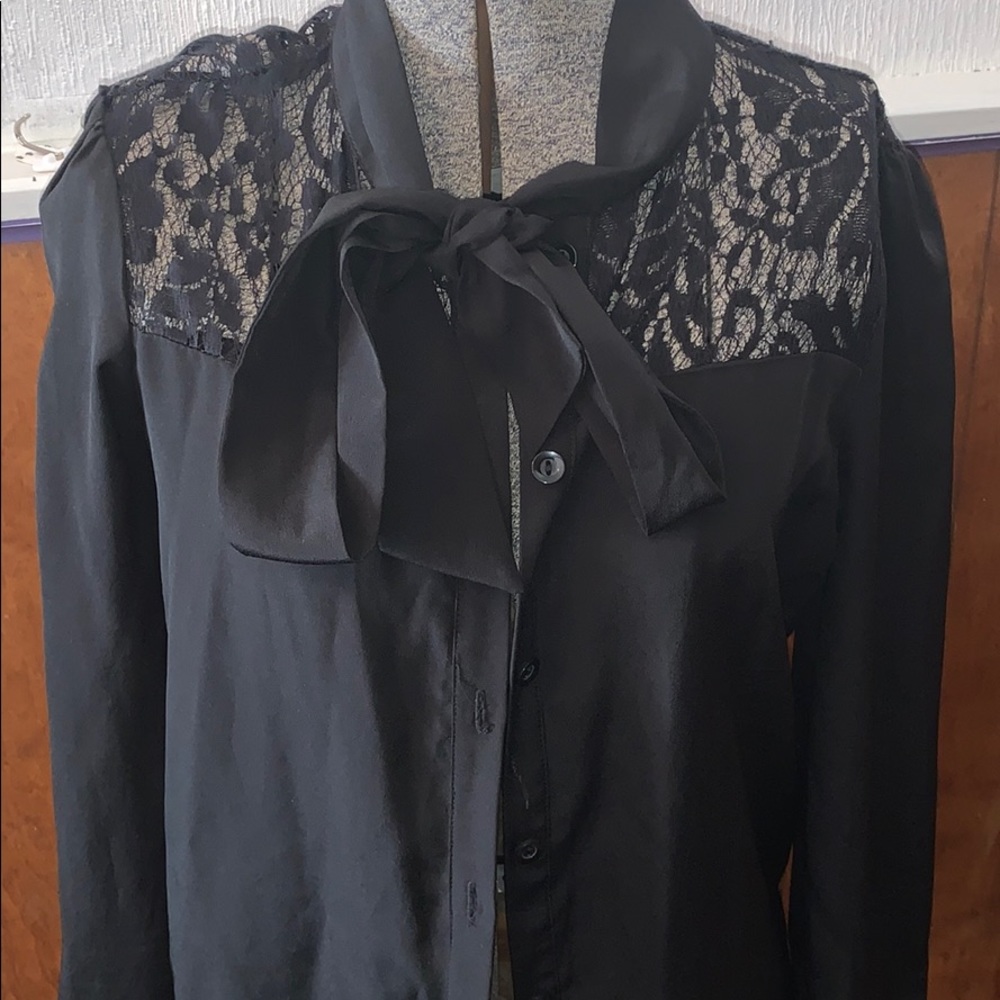 Black lace bow tie shirt 🖤